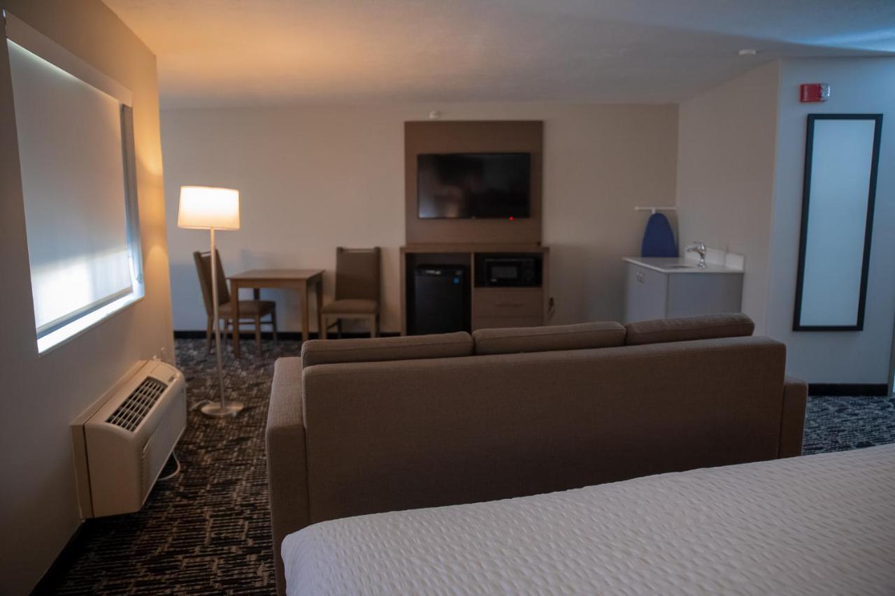 Clarion Pointe Indianapolis Airport Hotel Plainfield Eksteriør billede